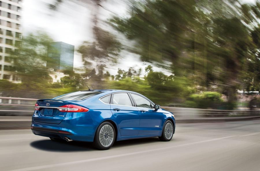  Ford Fusion Hybrid 2016 года  (фото 2 из 3)